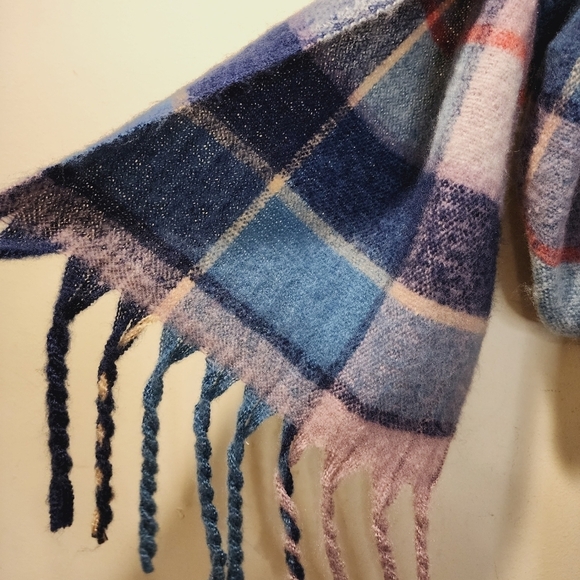 OLD NAVY large Plaid Frindge Multicolor Cozy Scarf NWT - Picture 5 of 10